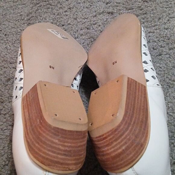 Nine West vintage white laser cut out pointed toe ankle boots Sz 9N EUC - Picture 9 of 10
